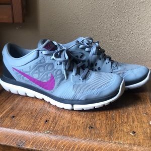 Women’s size 9 Nike Flex 2015 Run
